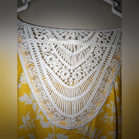 Bobby Brooks Yellow Floral T Shirt Dress 1X Buttery Soft Crochet Lace Detail - Picture 4 of 6